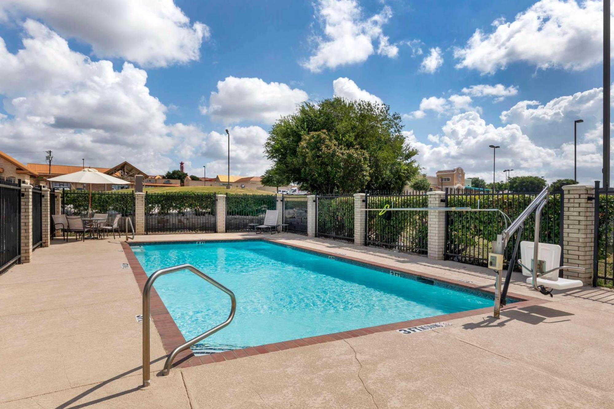 Best Western Plus Lake Worth Экстерьер фото