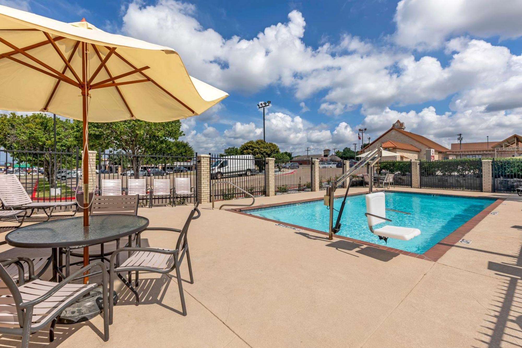 Best Western Plus Lake Worth Экстерьер фото